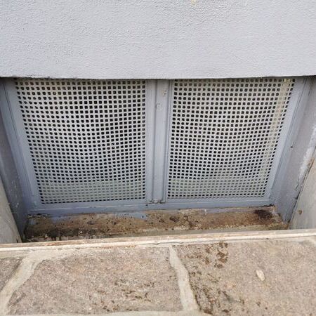 Kellerfenster ohne wasserdichte Abdeckung